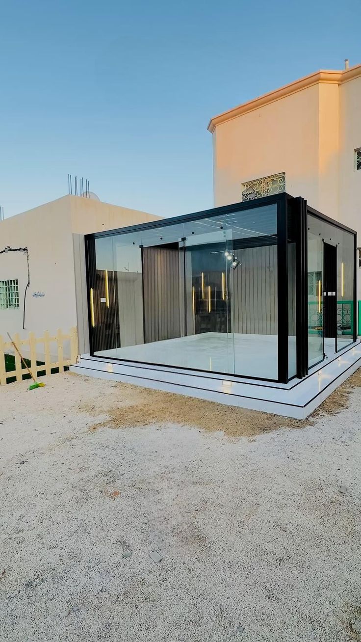 غرف زجاجية لأسطح المنازل بالطائف